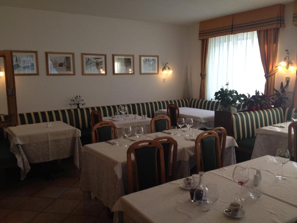 Hotel Ristorante Genzianella Madonna 外观 照片